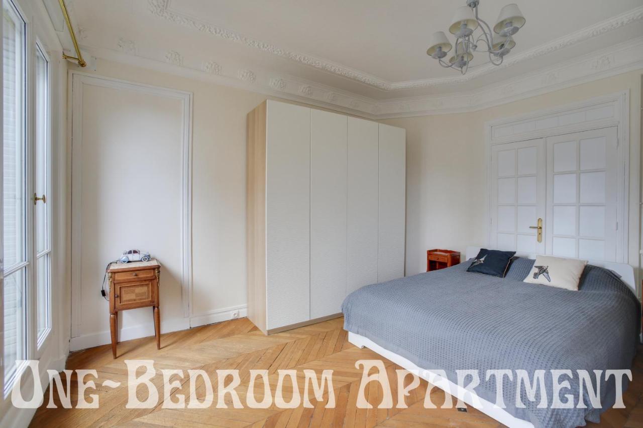 Eiffel Tower View Rose, #2 Bed & Breakfast *