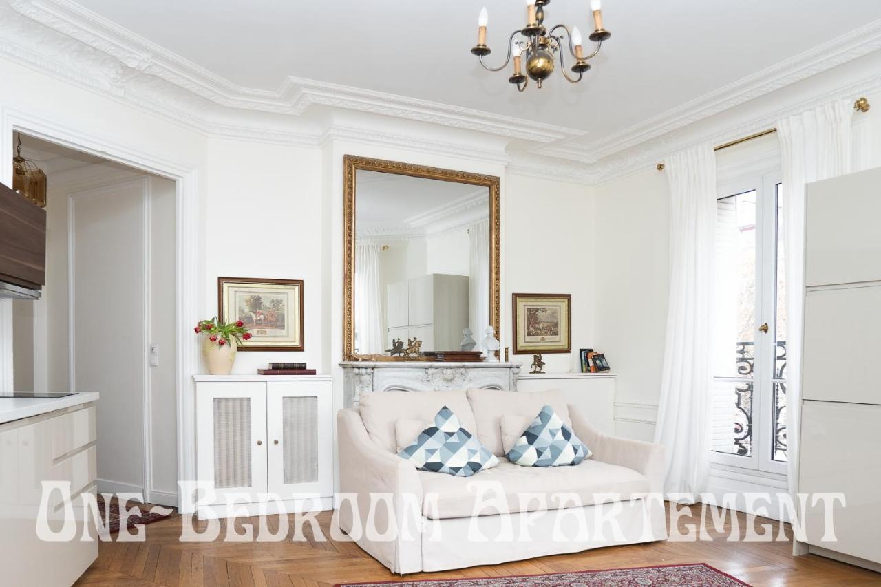 Eiffel Tower View Rose, #2 Bed & Breakfast *