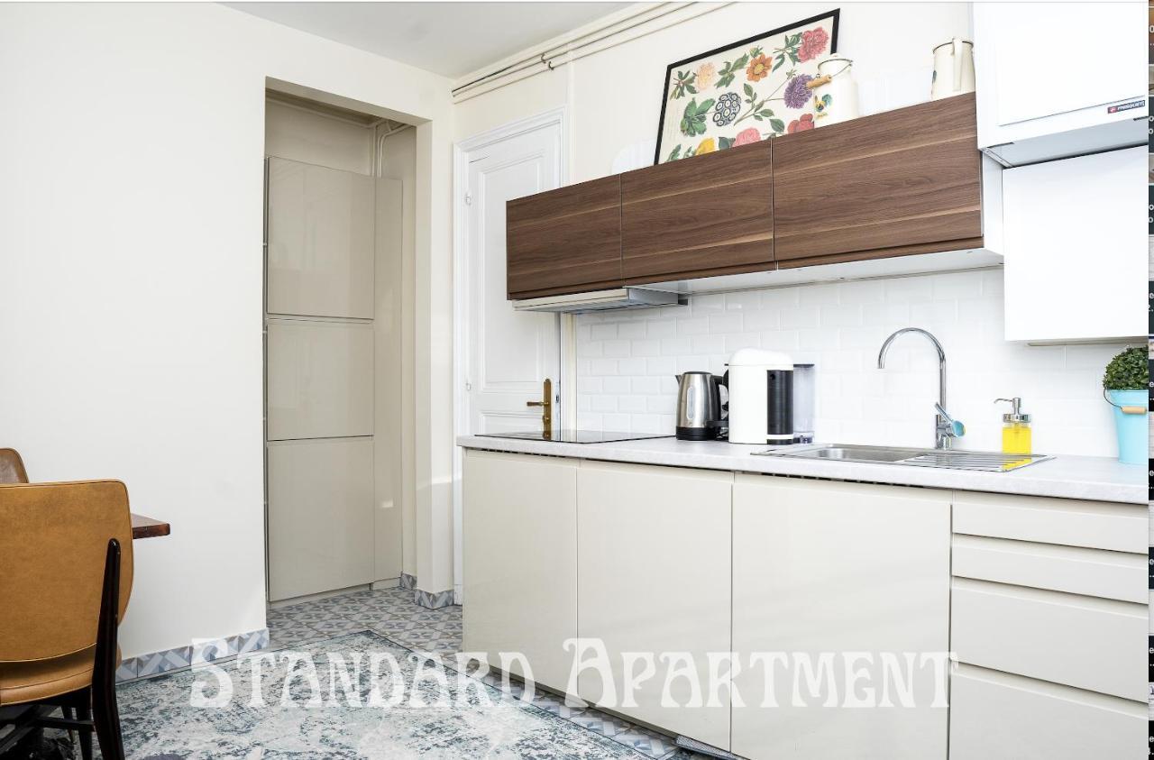 Eiffel Tower View Rose, #2 Bed & Breakfast Paris